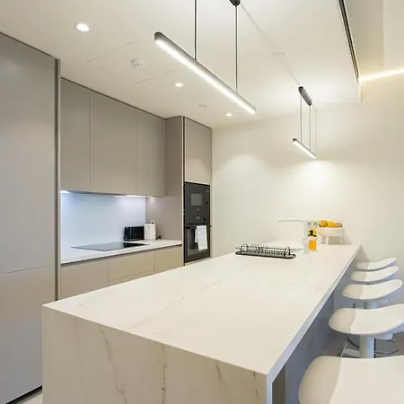 Lxr Crown 2br Design 丰希罗拉