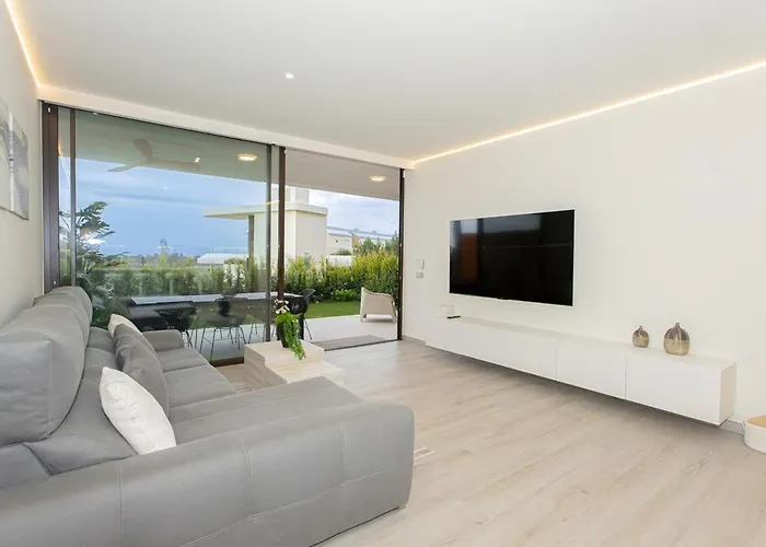 Lxr Crown 2br Design