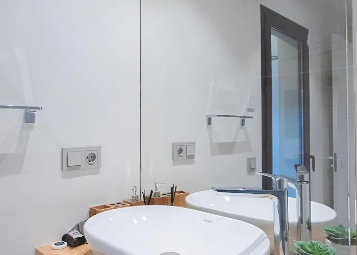 Lxr Crown 2br Design