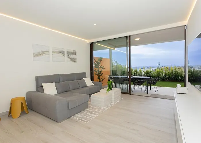 Lxr Crown 2br Design