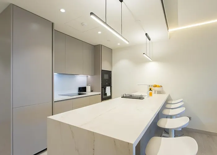 Lxr Crown 2br Design פואנגירולה