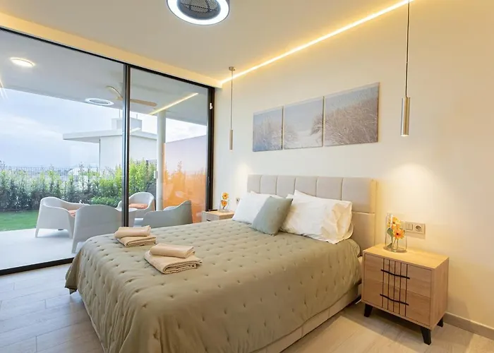 Lxr Crown 2br Design * פואנגירולה