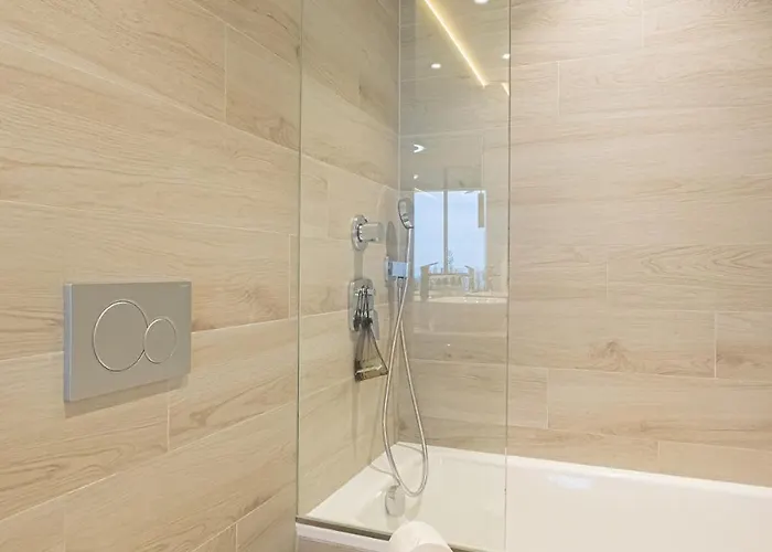 Lxr Crown 2br Design *