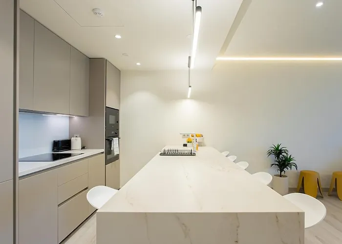 Lxr Crown 2br Design