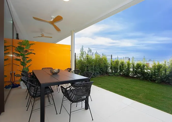 Lxr Crown 2br Design דירה פואנגירולה