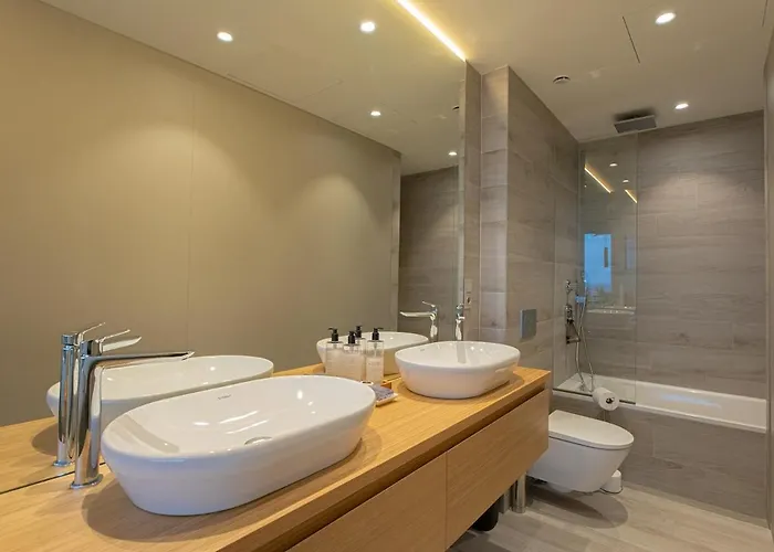 Lxr Crown 2br Design דירה *