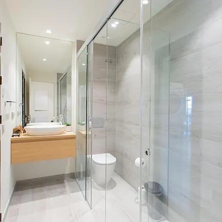 Lxr Crown 2br Design * 푸엔히롤라