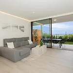 Lxr Crown 2br Design