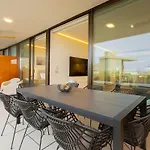 Lxr Crown 2br Design Appartement